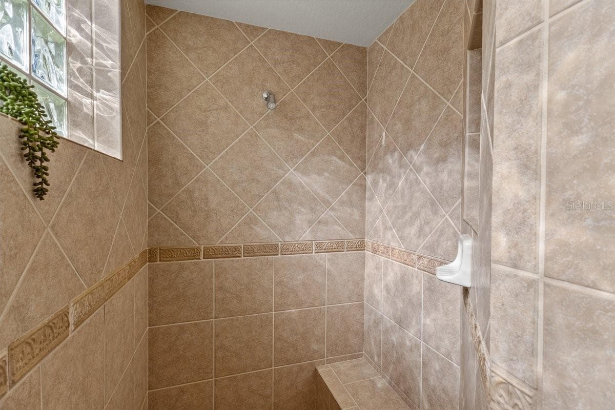 3927 WHISPERING OAKS DRIVE — photo 25 of 44