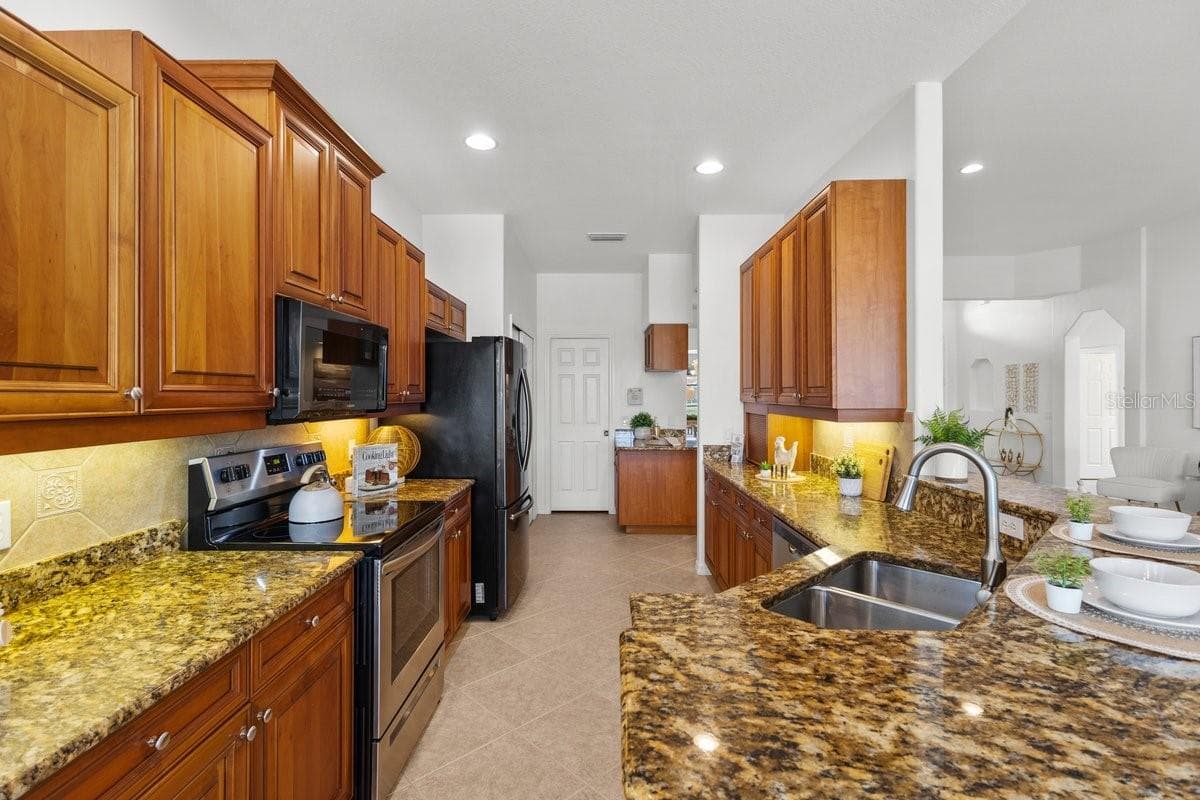 3927 WHISPERING OAKS DRIVE — photo 11 of 44