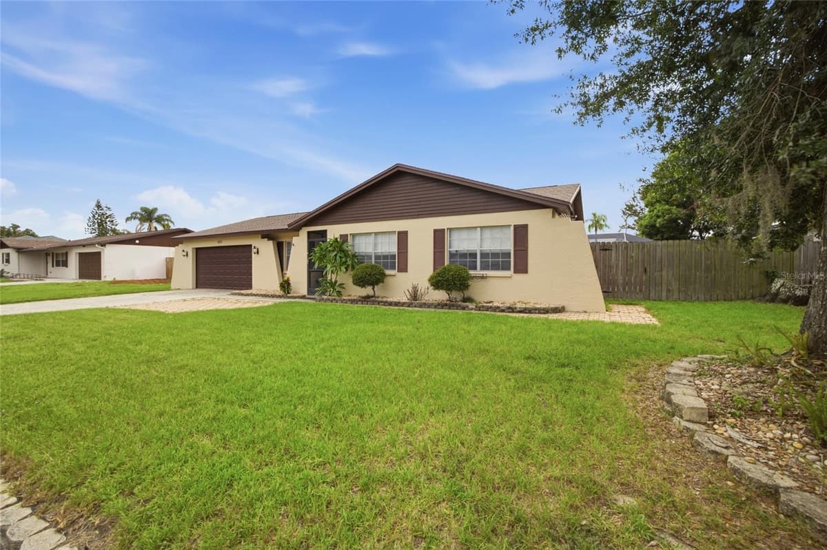 2971 FOREST CIRCLE — photo 3 of 38