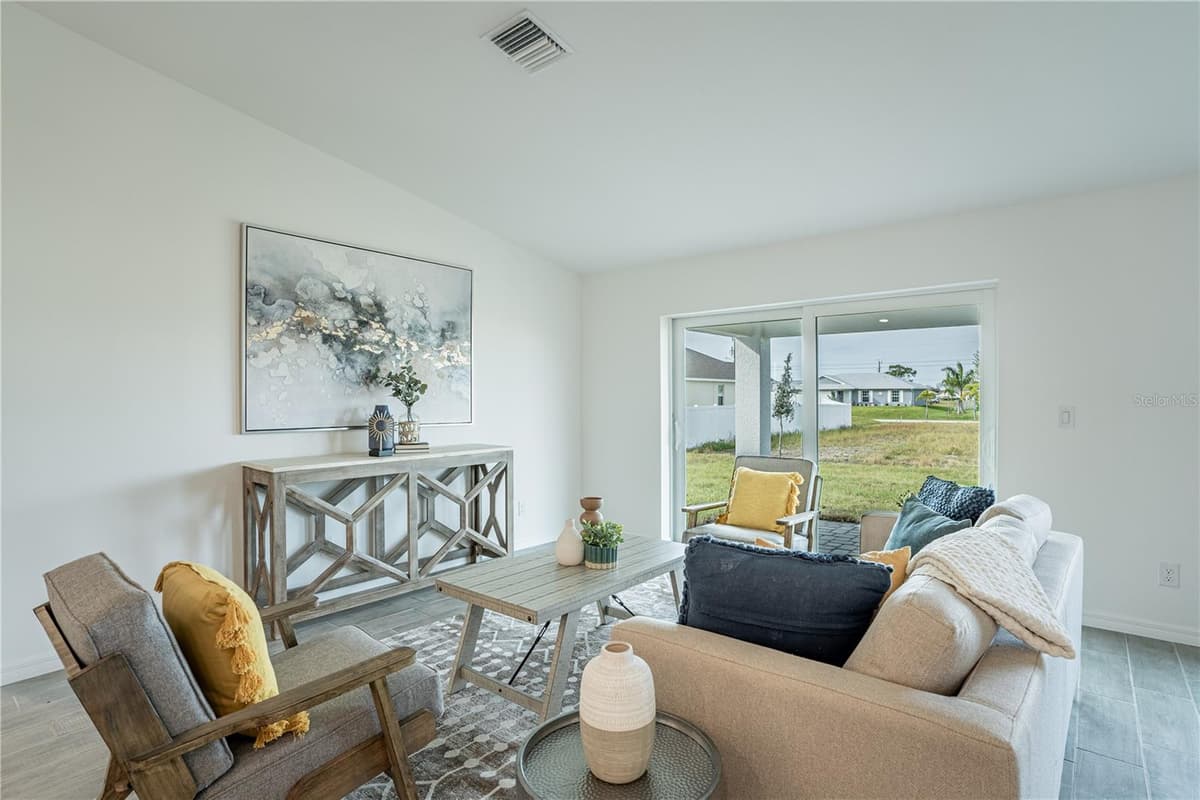 334 KINDRED BOULEVARD — photo 3 of 9