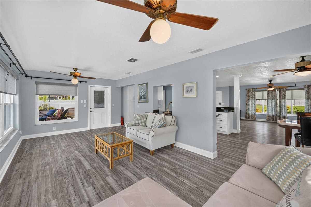310 STRASBURG DRIVE — photo 10 of 41