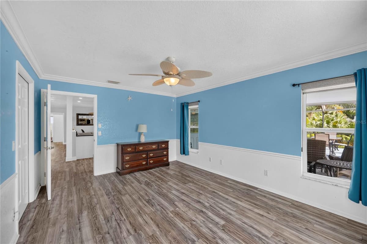 310 STRASBURG DRIVE — photo 13 of 41
