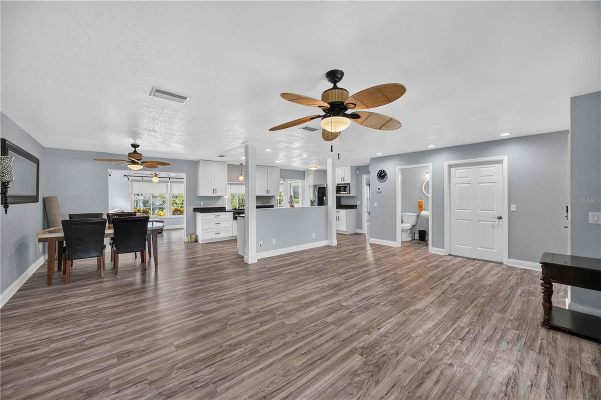 310 STRASBURG DRIVE — photo 4 of 41