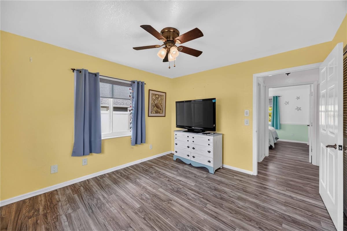 310 STRASBURG DRIVE — photo 21 of 41