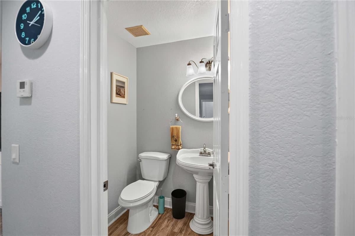 310 STRASBURG DRIVE — photo 9 of 41