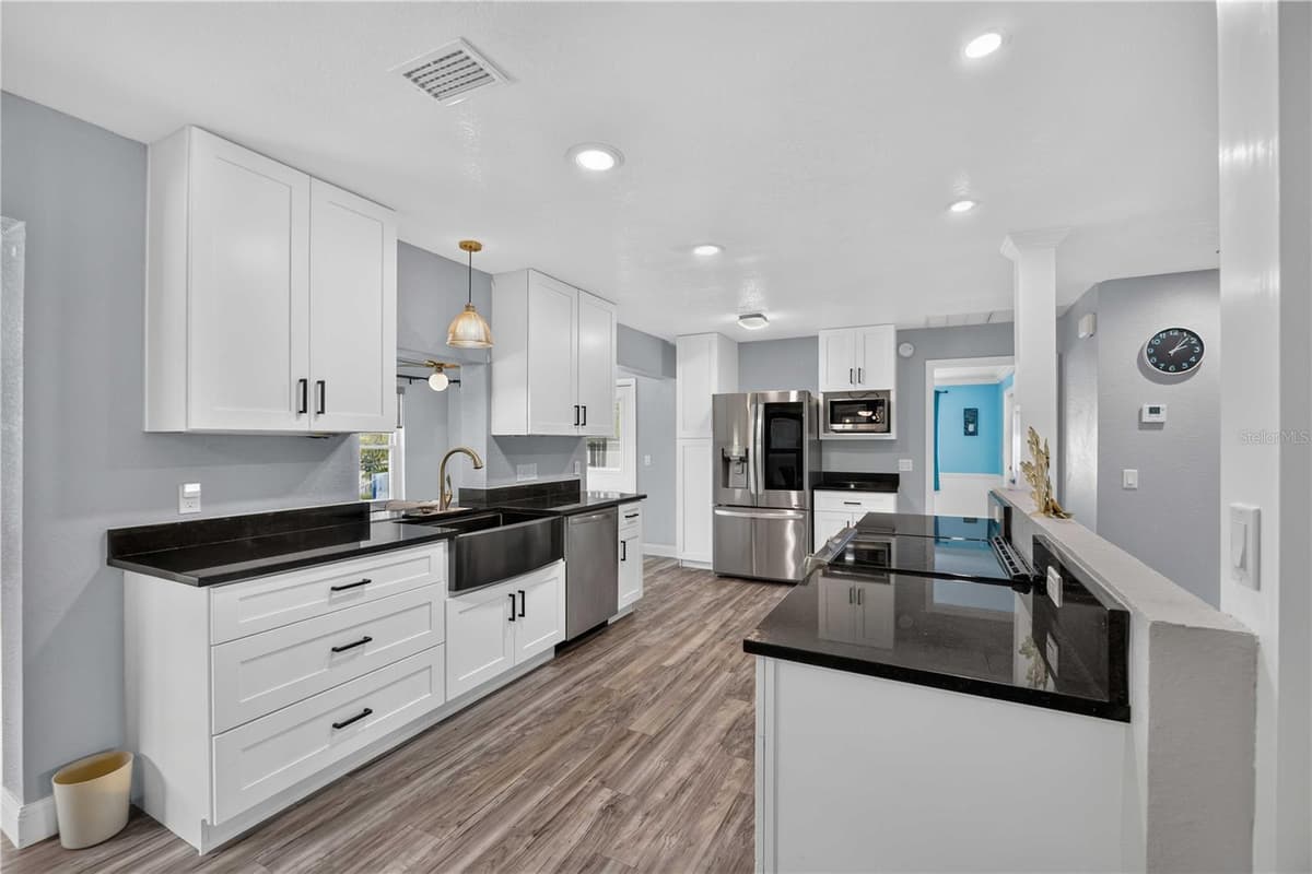 310 STRASBURG DRIVE — photo 6 of 41