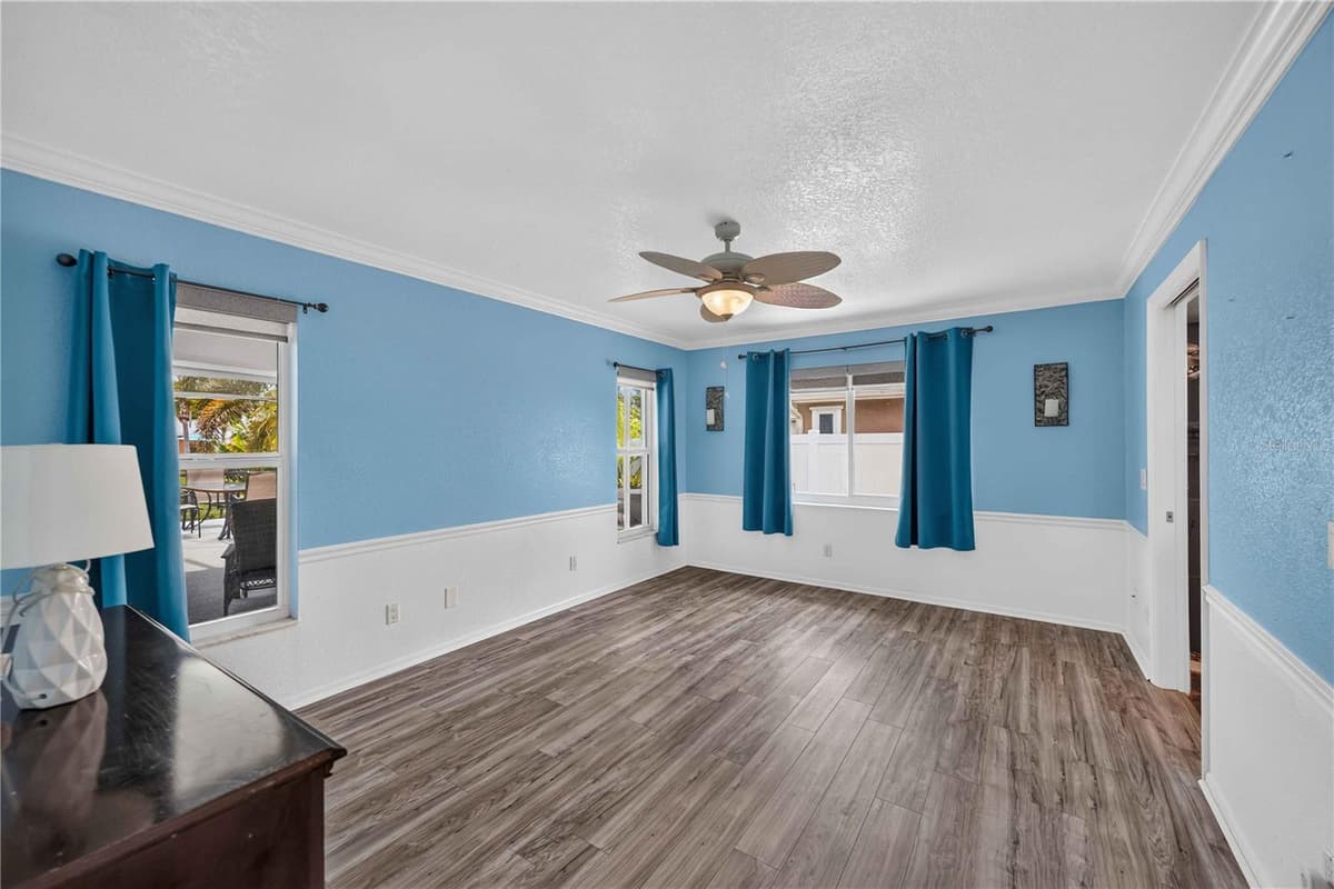 310 STRASBURG DRIVE — photo 12 of 41