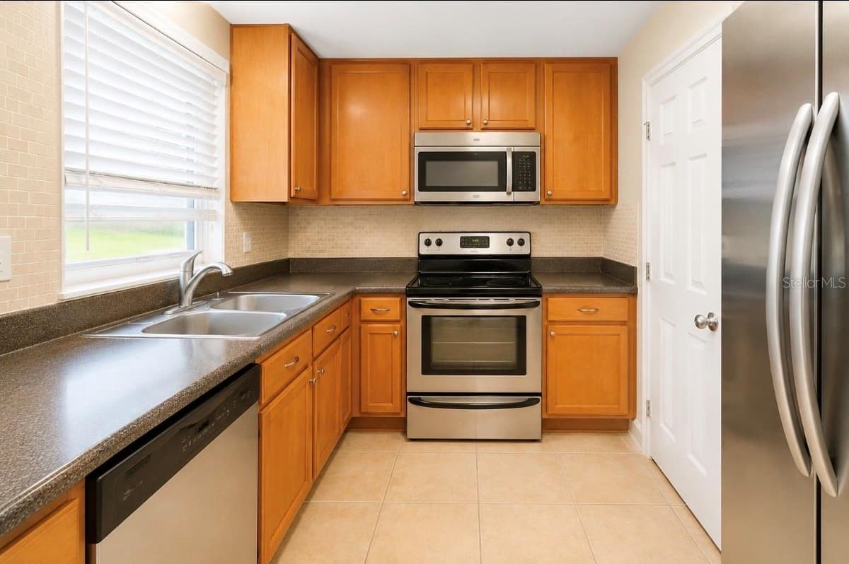 4312 HECTOR COURT — photo 3 of 12
