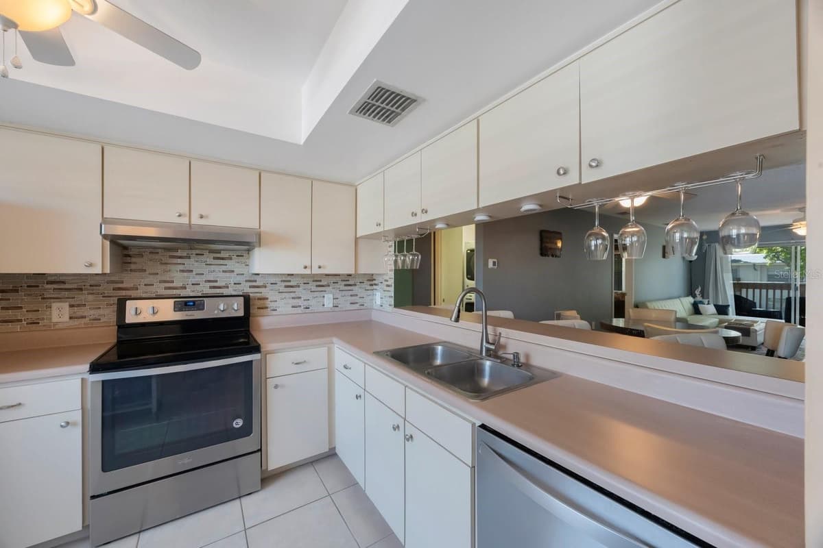 7700 92ND STREET — photo 8 of 26