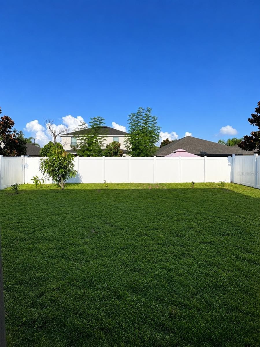10908 WHITTNEY CHASE DRIVE — photo 3 of 39