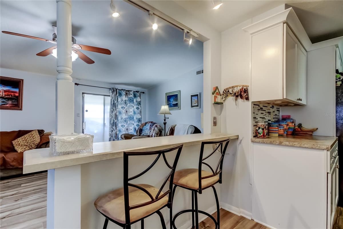 10151 HAMP DRIVE — photo 16 of 57