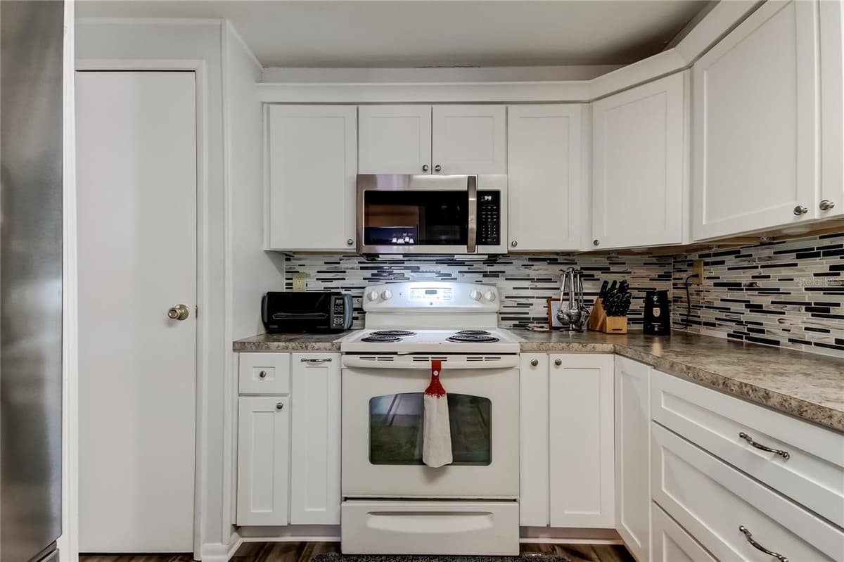 10151 HAMP DRIVE — photo 20 of 57