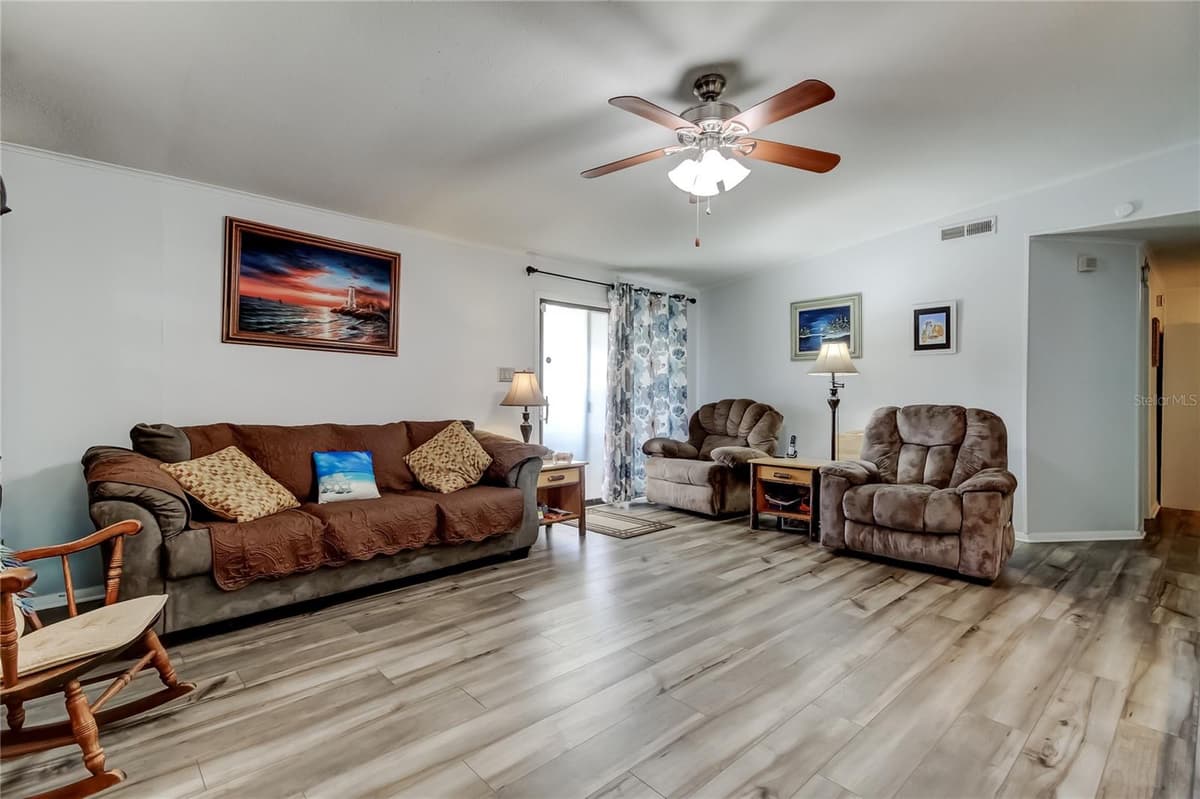 10151 HAMP DRIVE — photo 7 of 57