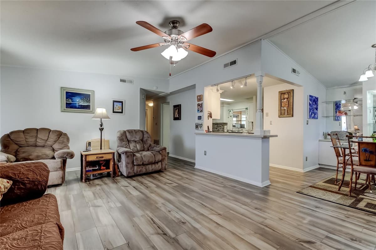 10151 HAMP DRIVE — photo 10 of 57