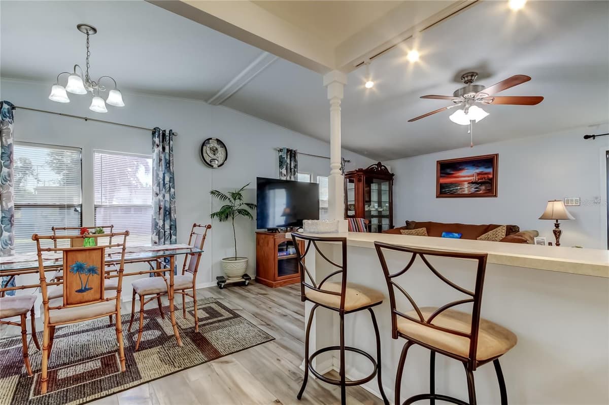 10151 HAMP DRIVE — photo 15 of 57