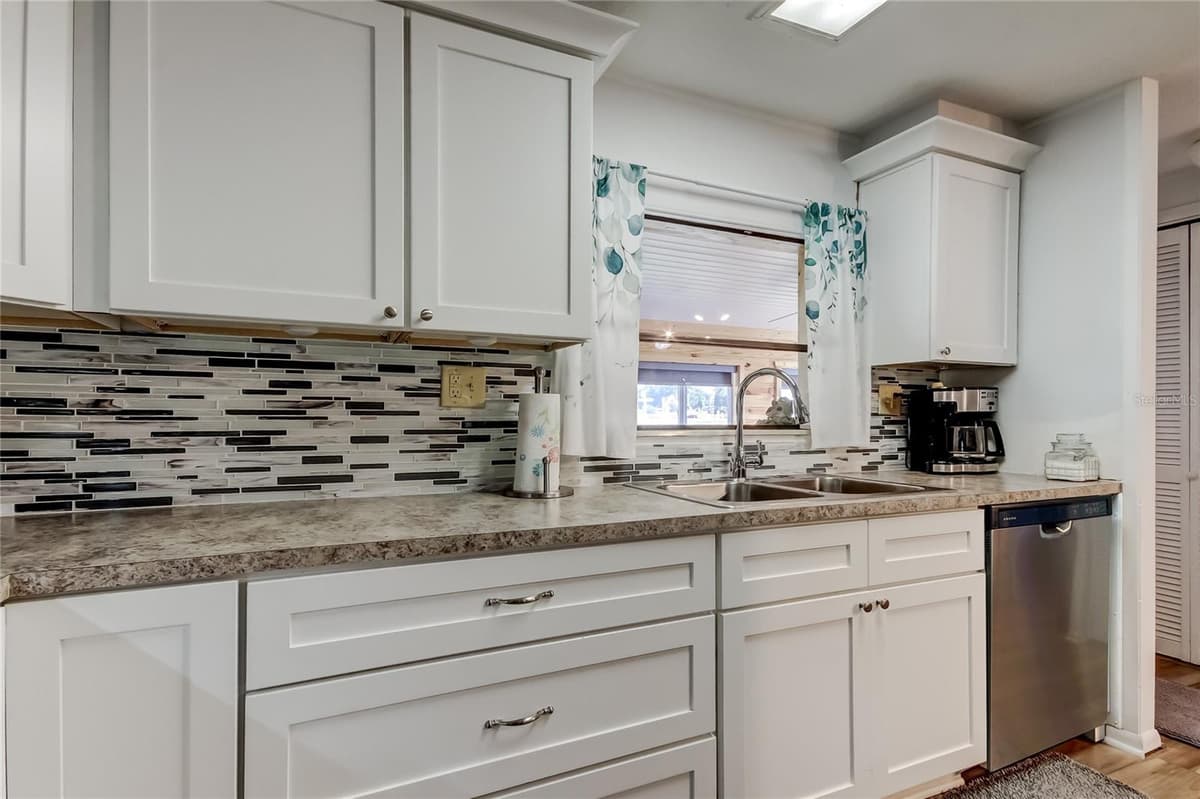 10151 HAMP DRIVE — photo 21 of 57
