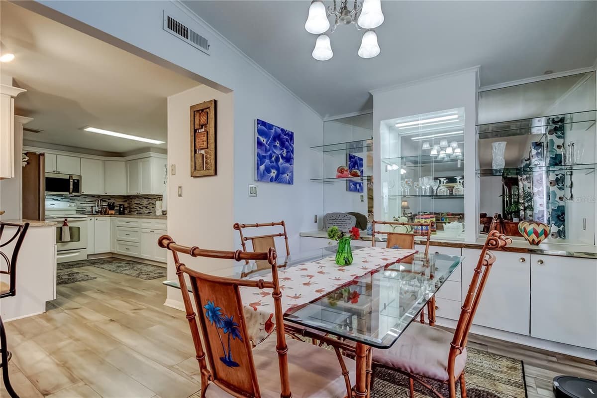 10151 HAMP DRIVE — photo 14 of 57