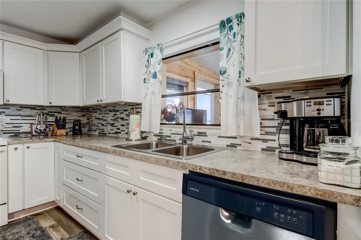 10151 HAMP DRIVE — photo 18 of 57