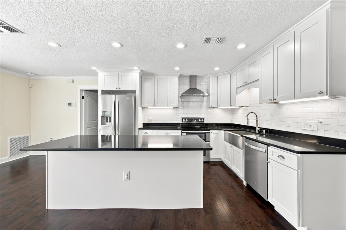 8327 JENNIFER LANE — photo 18 of 56