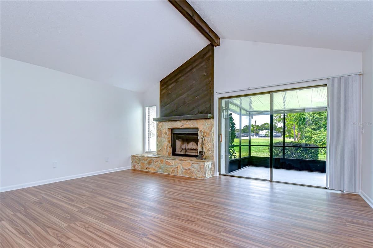 16131 GARDENDALE DRIVE — photo 7 of 33