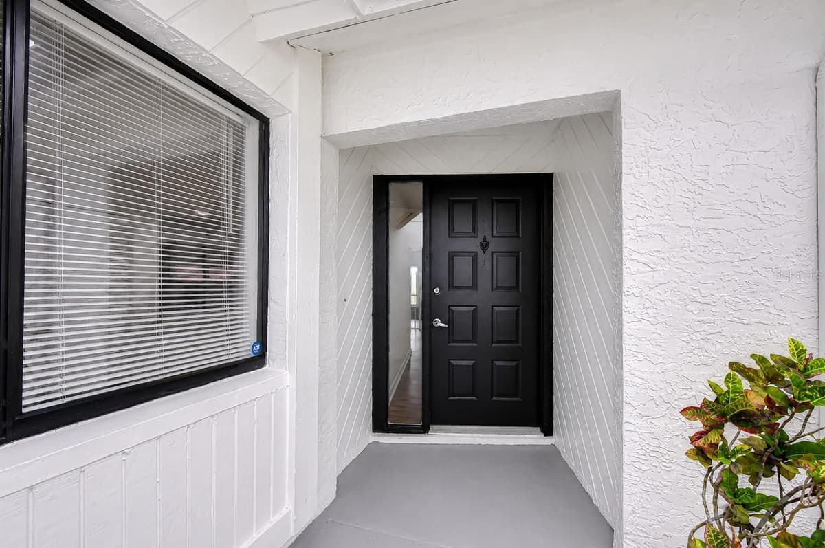 16131 GARDENDALE DRIVE — photo 4 of 33