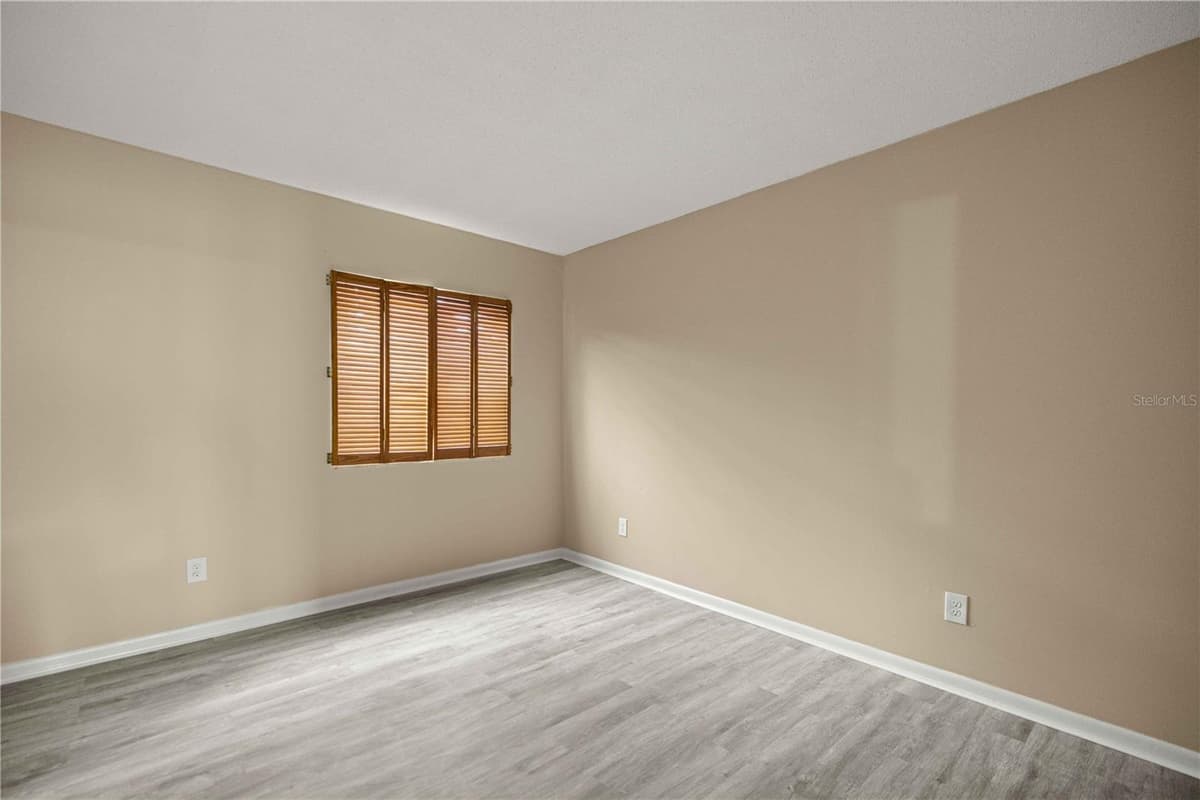 568 FAIRWAYS CIRCLE — photo 8 of 55