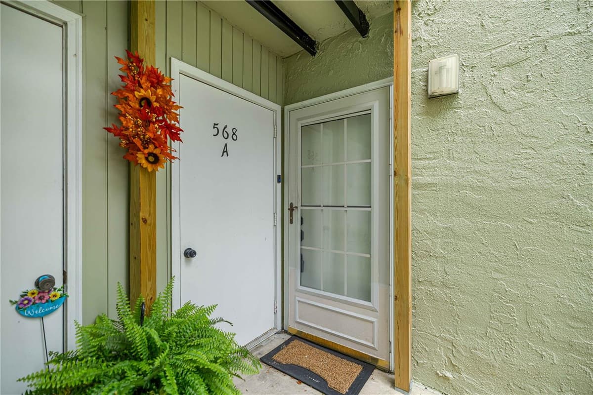 568 FAIRWAYS CIRCLE — photo 4 of 55