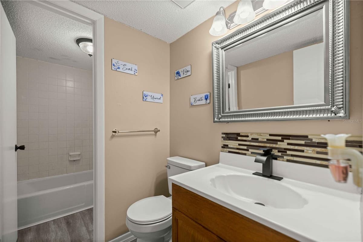 568 FAIRWAYS CIRCLE — photo 16 of 55