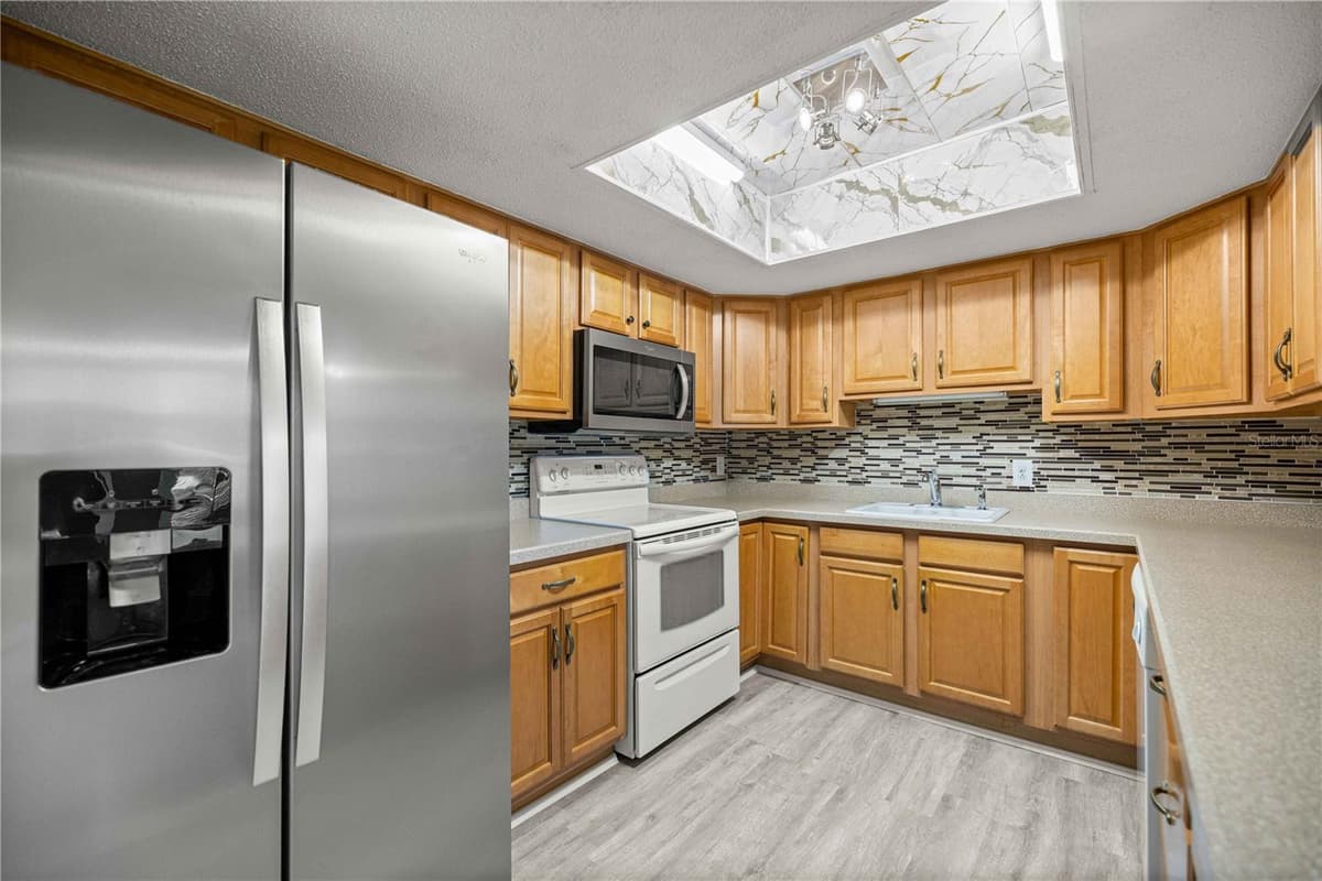 568 FAIRWAYS CIRCLE — photo 18 of 55