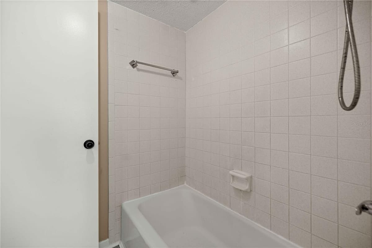 568 FAIRWAYS CIRCLE — photo 15 of 55