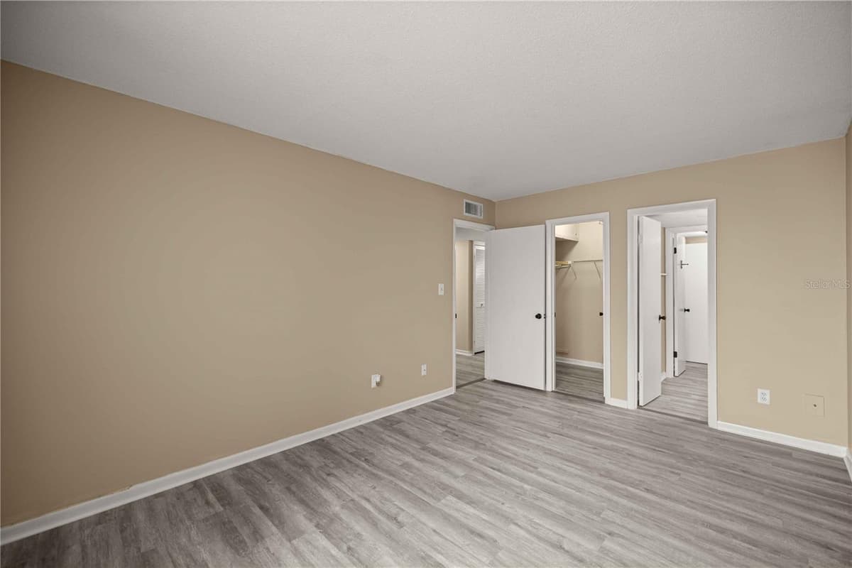 568 FAIRWAYS CIRCLE — photo 12 of 55