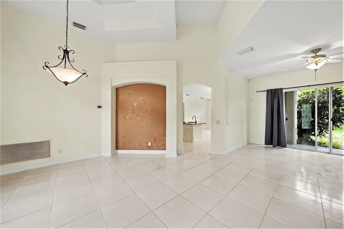 12516 LEATHERLEAF DRIVE — photo 4 of 31