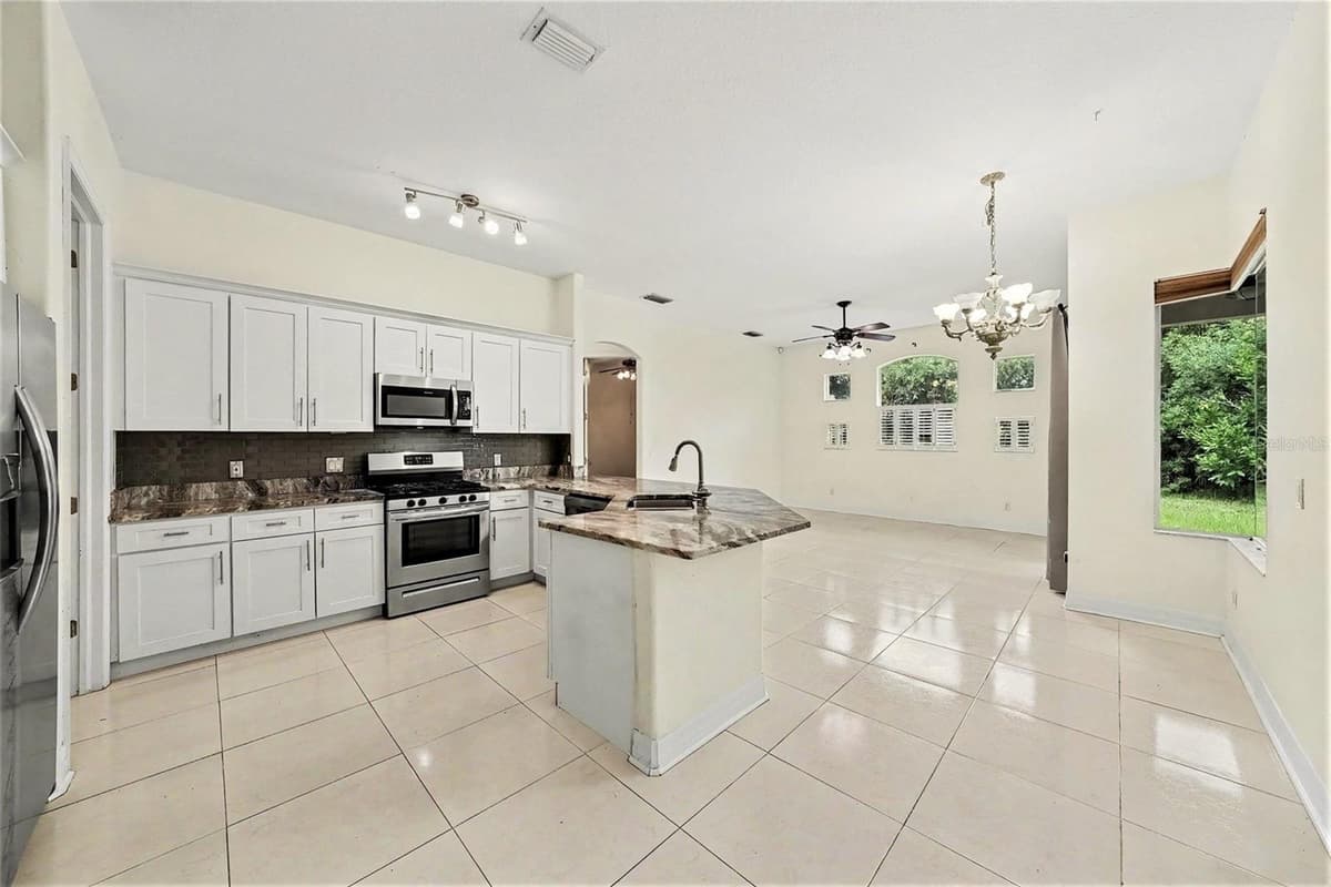 12516 LEATHERLEAF DRIVE — photo 3 of 31