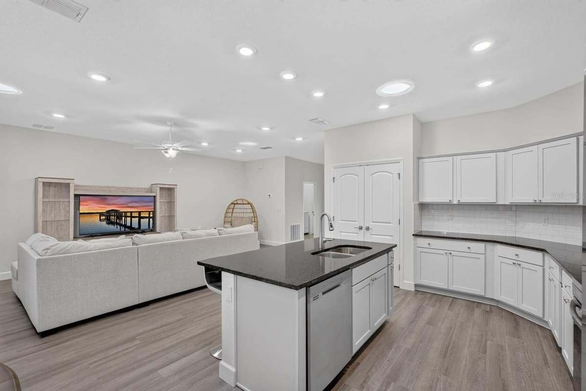23 BUD FIELD DRIVE — photo 12 of 59
