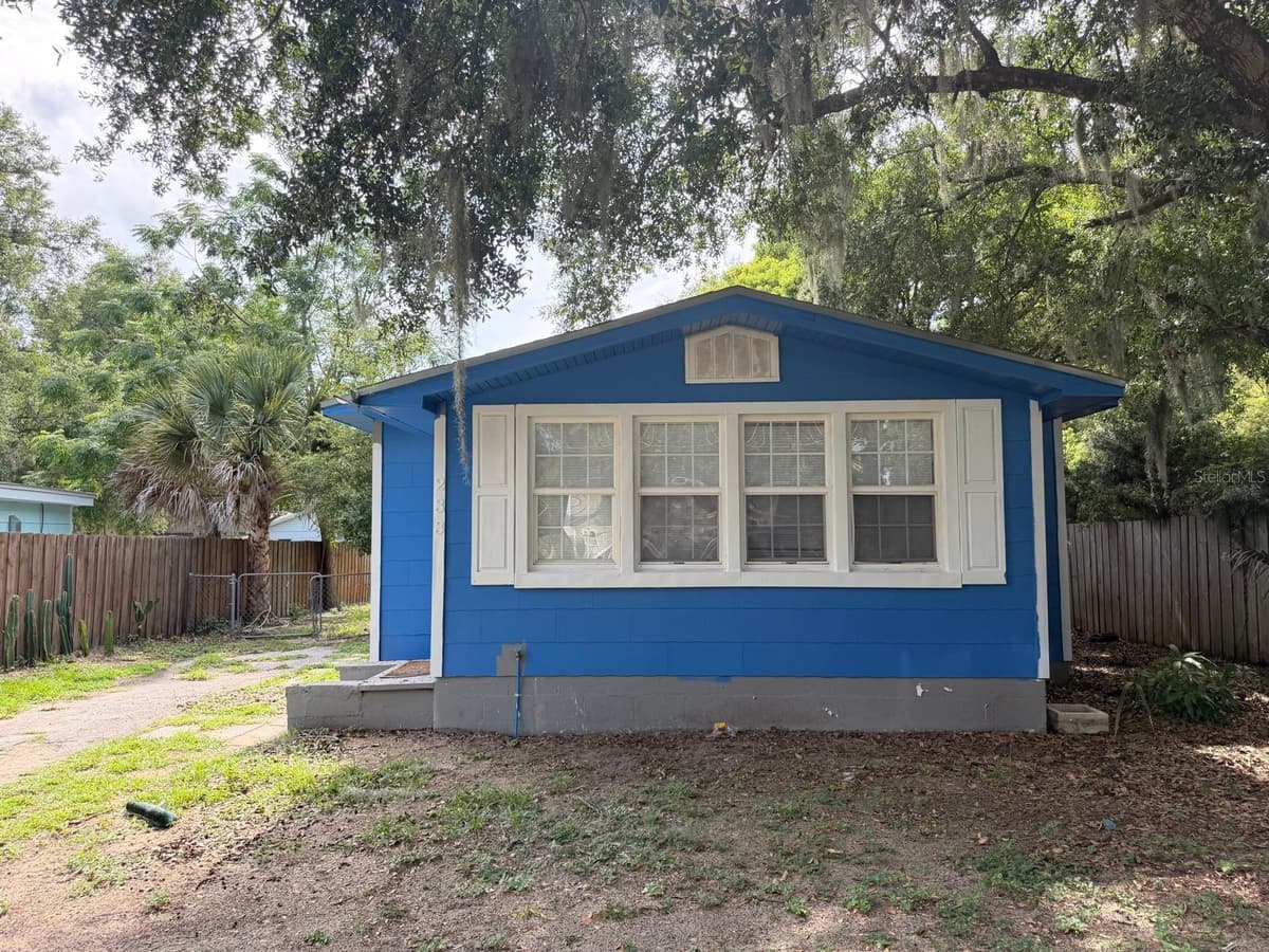 233 S RHODES STREET — photo 12 of 27