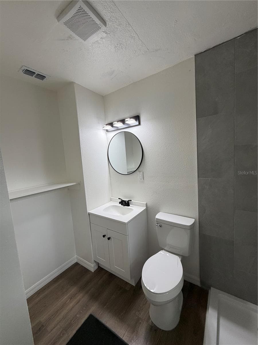 233 S RHODES STREET — photo 21 of 27