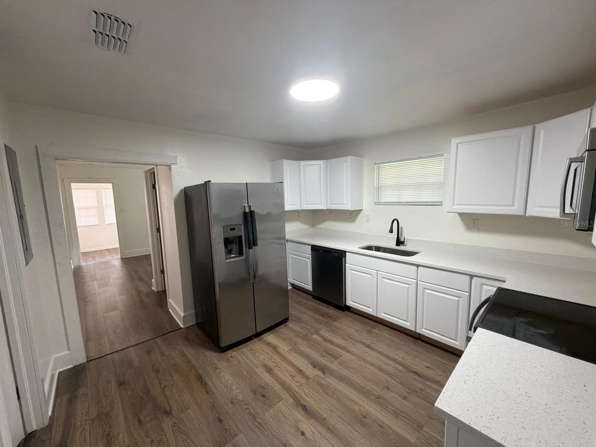233 S RHODES STREET — photo 6 of 27
