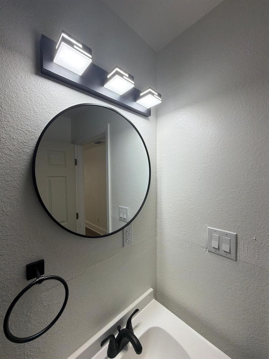 233 S RHODES STREET — photo 15 of 27