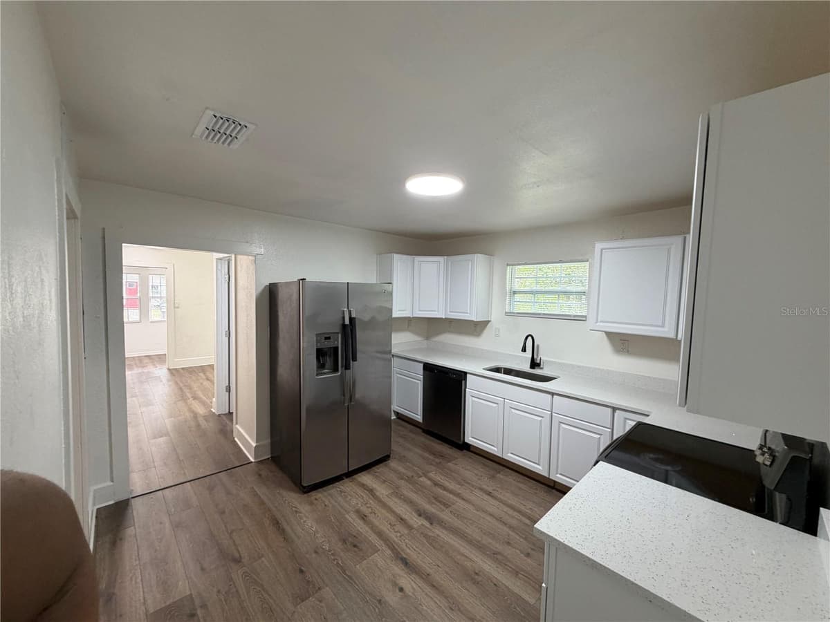 233 S RHODES STREET — photo 19 of 27