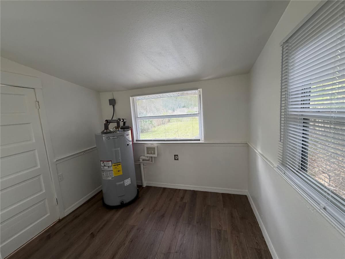 233 S RHODES STREET — photo 18 of 27