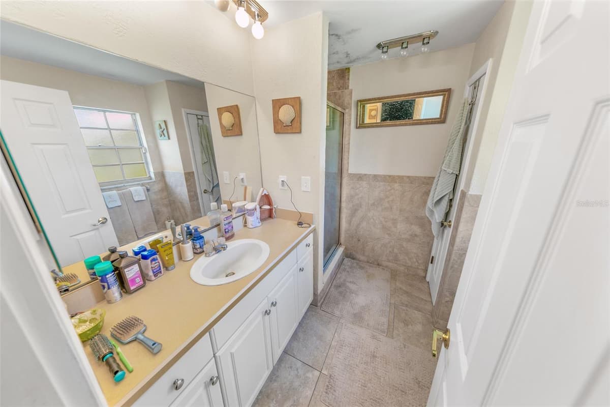 2041 HALIFAX DRIVE — photo 15 of 24