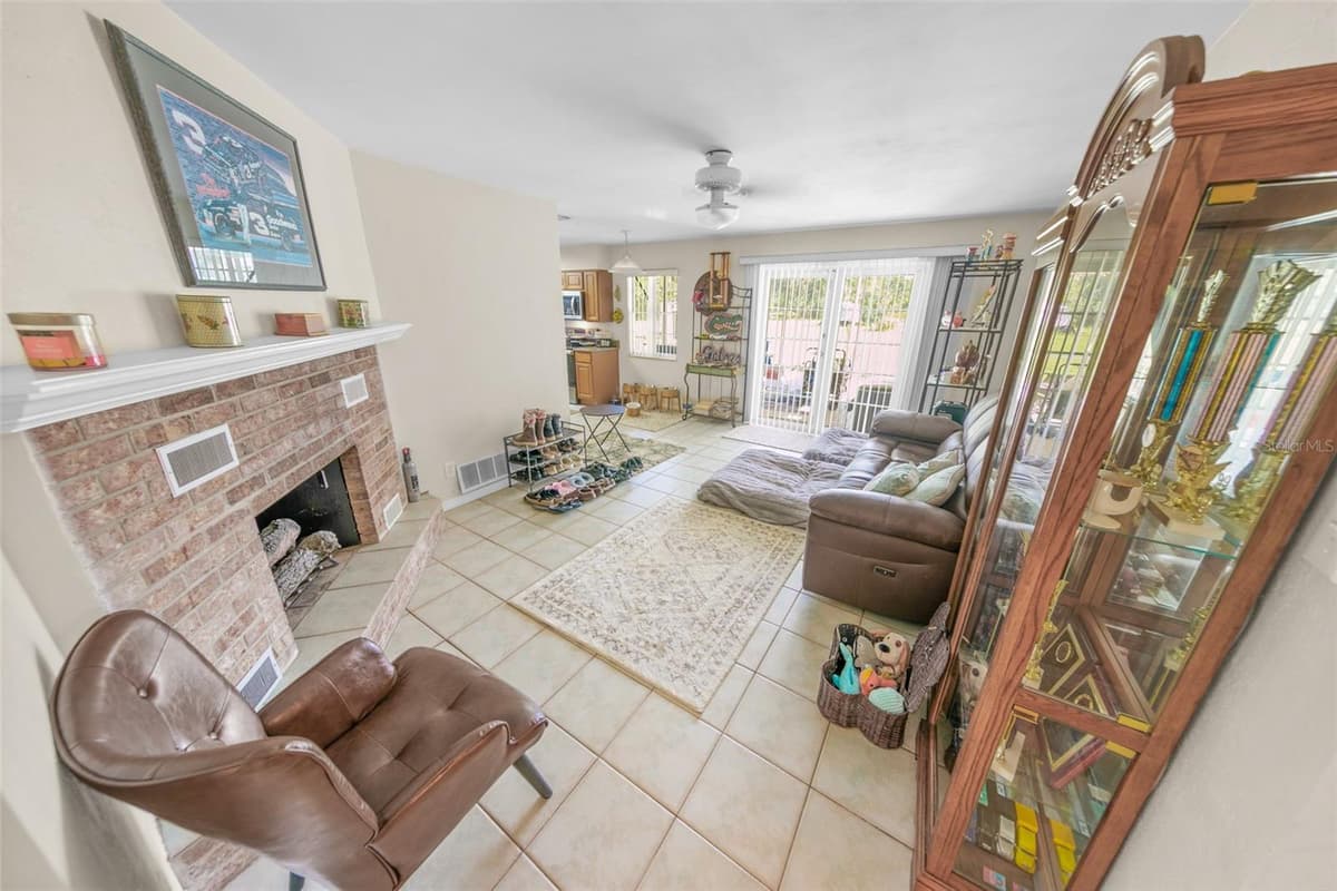 2041 HALIFAX DRIVE — photo 10 of 24
