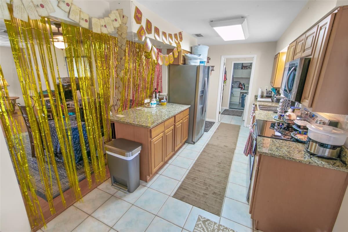 2041 HALIFAX DRIVE — photo 12 of 24