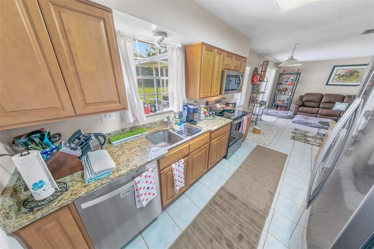 2041 HALIFAX DRIVE — photo 13 of 24