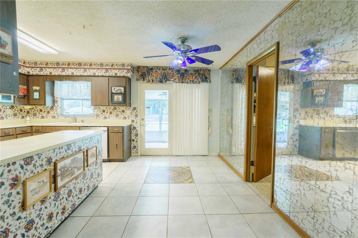 3404 35TH STREET — photo 9 of 40