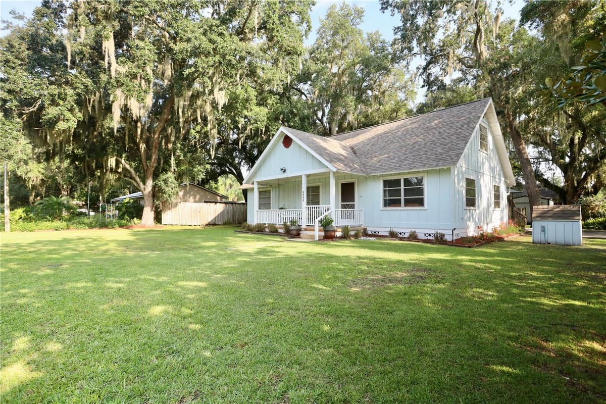 4849 MEADOW DRIVE — photo 4 of 36