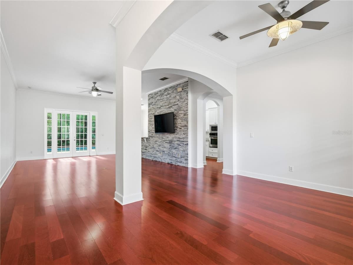 477 LUNA BELLA LANE — photo 10 of 83