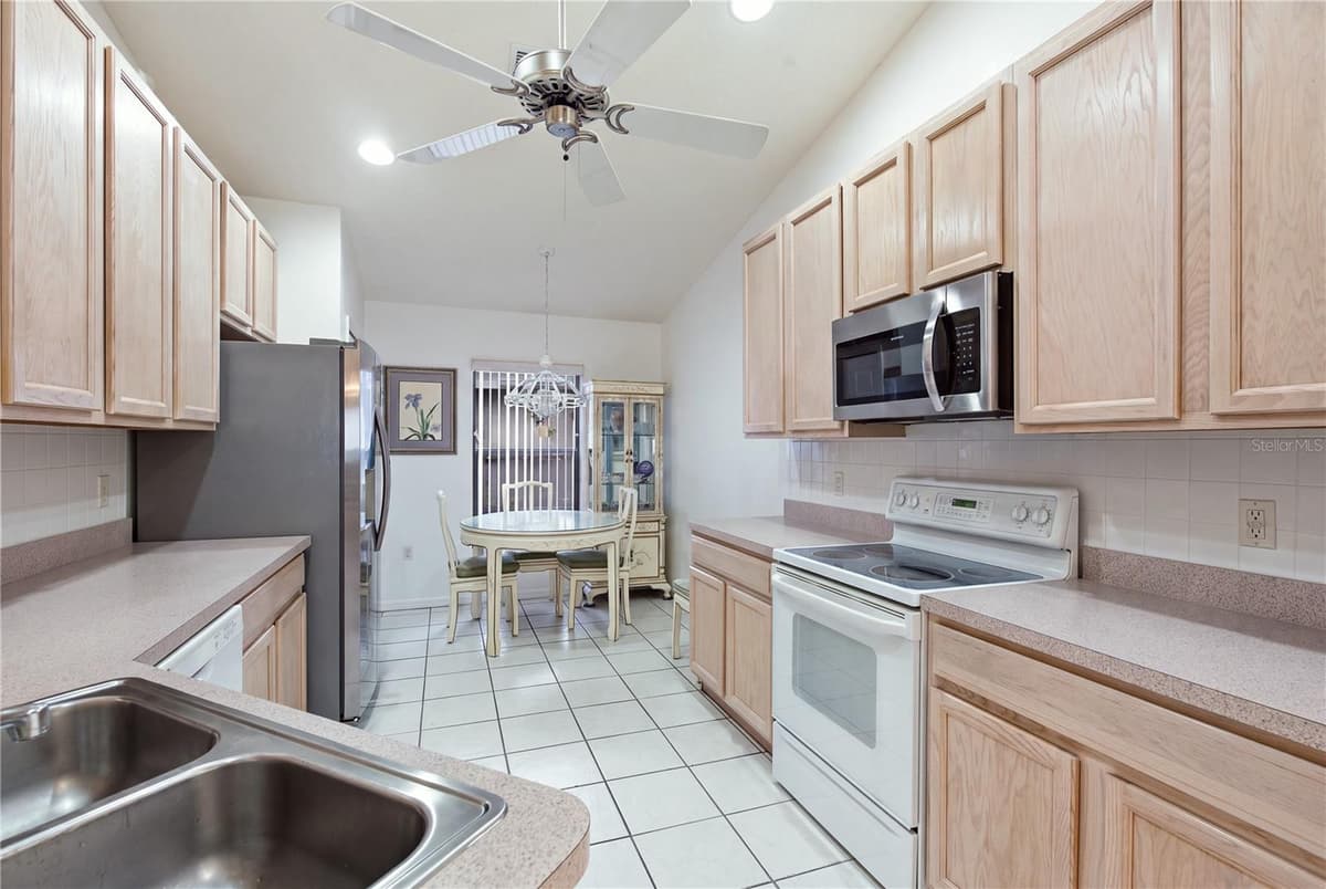 9419 GREEN NEEDLE DRIVE — photo 4 of 30