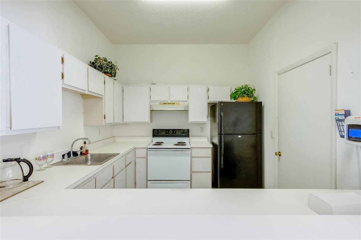 840 CENTER AVENUE — photo 18 of 37