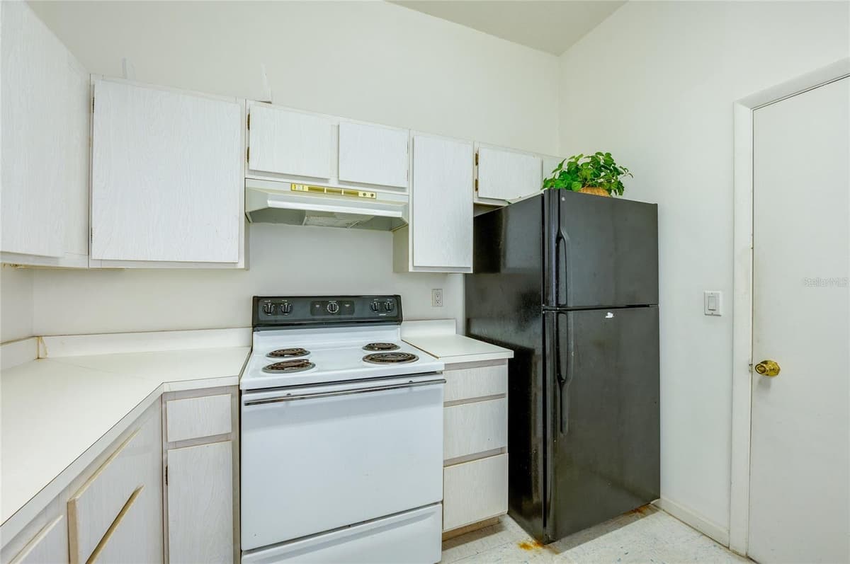 840 CENTER AVENUE — photo 19 of 37